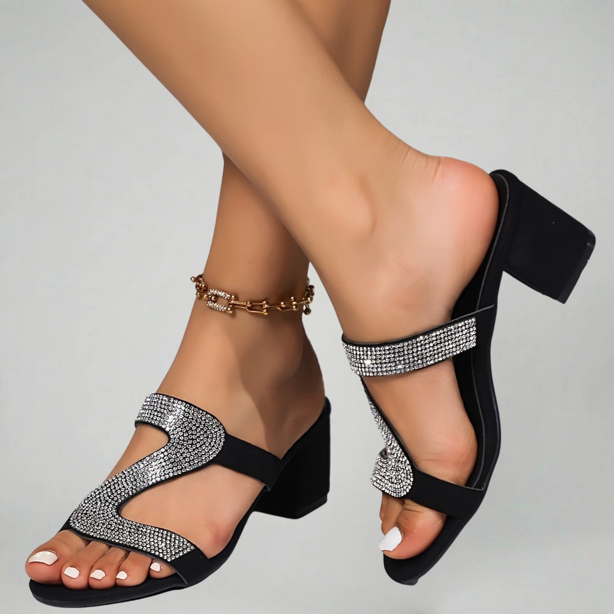 Women’s Textured S-Curve Mixed-Media Panelled Sandals
