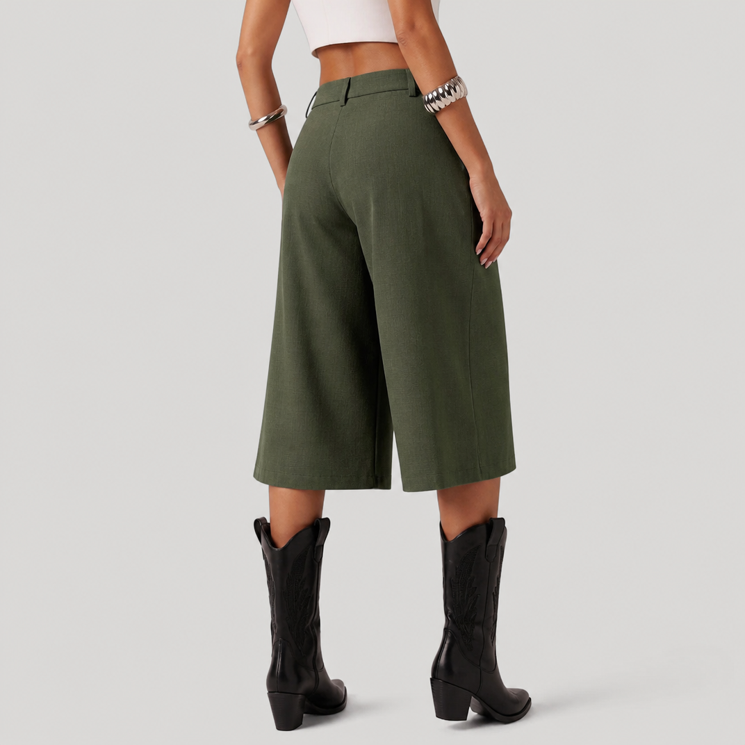 Women's Pleated Wide Leg Bermuda Shorts – High Waisted Women's Shorts