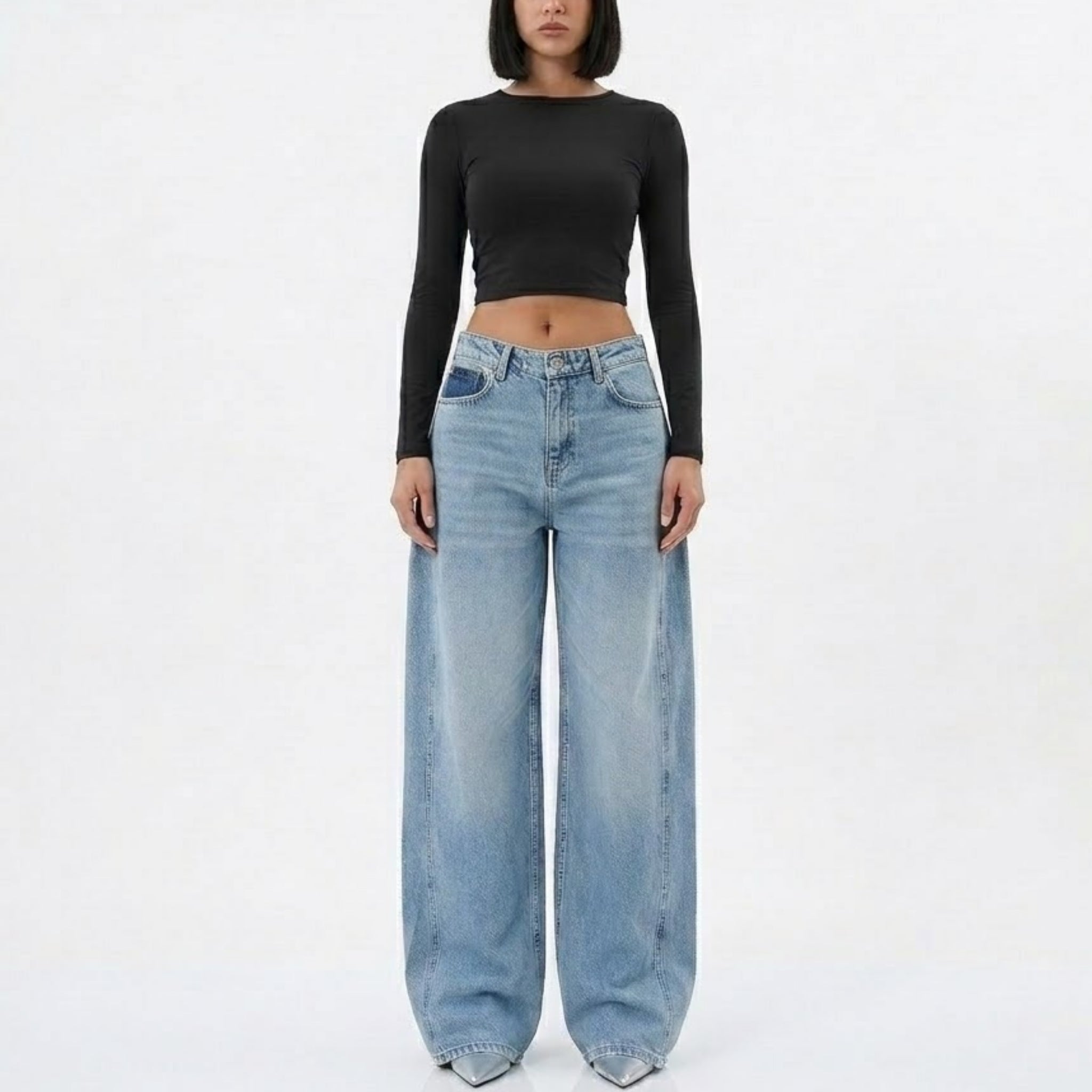 Women’s Winged-Volume Back Cut Detailed Jeans